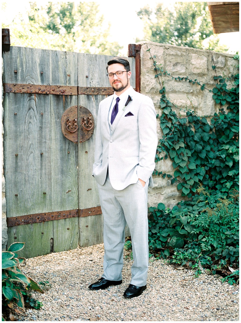 chateau-selah-blountville-tn-wedding_0041 Chateau Selah Blountville TN Wedding, bride and groom posing ideas, east tn wedding venues