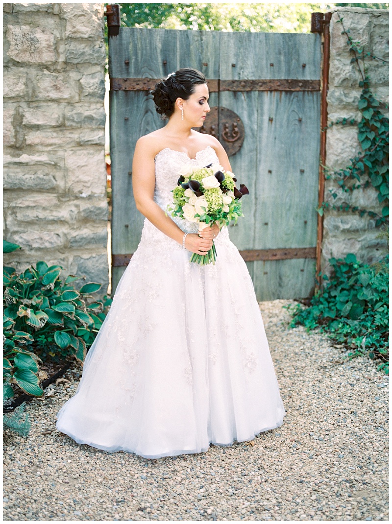 chateau-selah-blountville-tn-wedding_0046 Chateau Selah Blountville TN Wedding, bride and groom posing ideas, east tn wedding venues