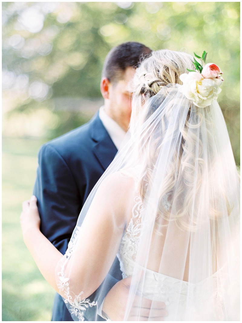bridal hairstyles, bride with flowers in hair, Barn Venues in East TN, still hollow farm