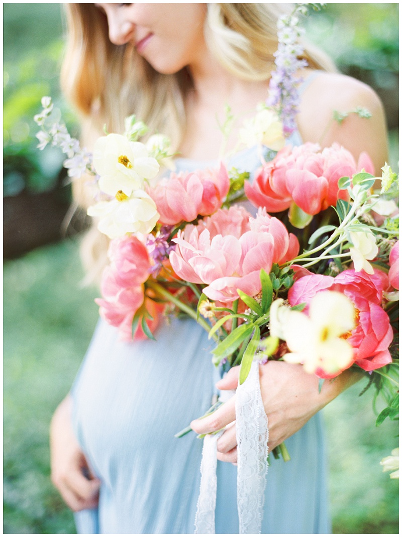 Tips for choosing the best outfit for photos, thistle and lace floral knoxville tn, knoxville tn maternity photographers, knoxville tn family photos