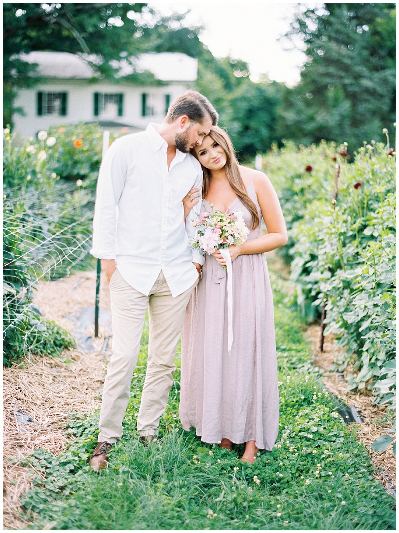 Tips for choosing the best outfit for photos, engagement session planning, engagement outfit inspo, aunt willies wildflowers