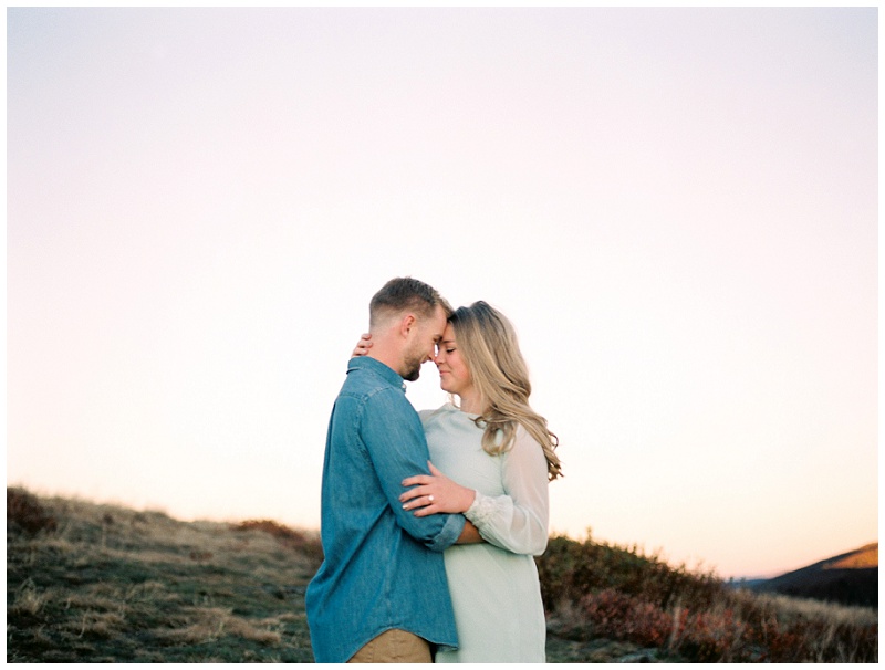 East tn wedding photographers, roan mountain engagment session at sunset, couples posing ideas